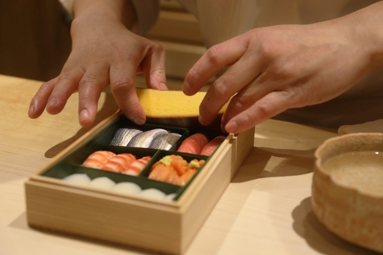 最高級の寿司折「sugi hako」 | つきじ 折峰 料理屋さんのパッケージ専門店