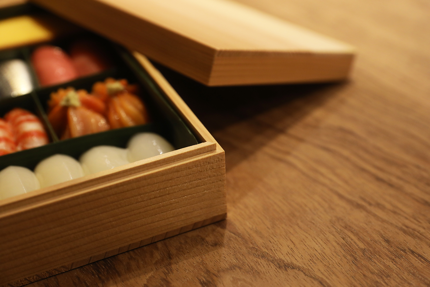 最高級の寿司折「sugi hako」 | つきじ 折峰 料理屋さんのパッケージ専門店