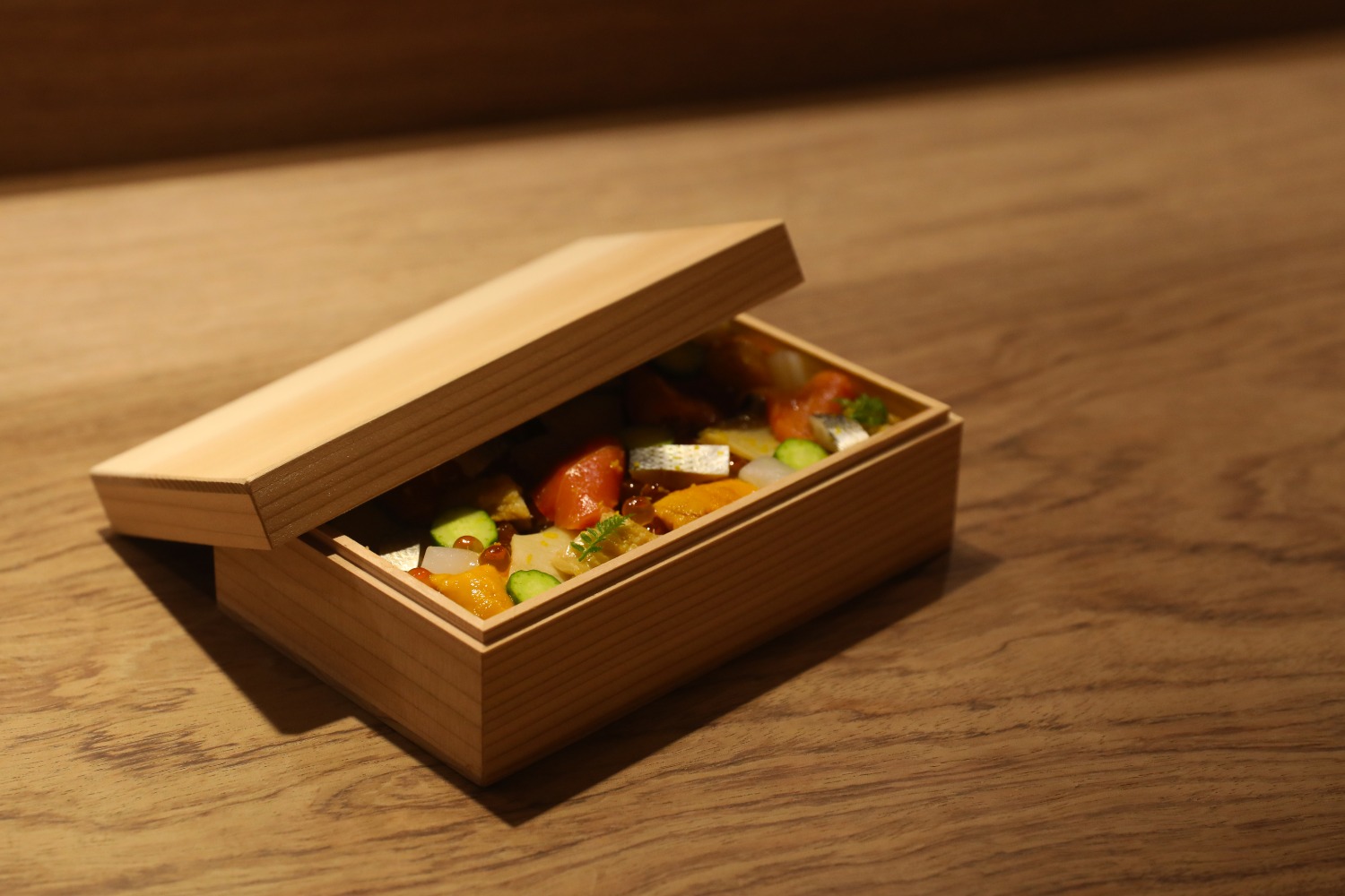 最高級の寿司折「sugi hako」 | つきじ 折峰 料理屋さんのパッケージ専門店