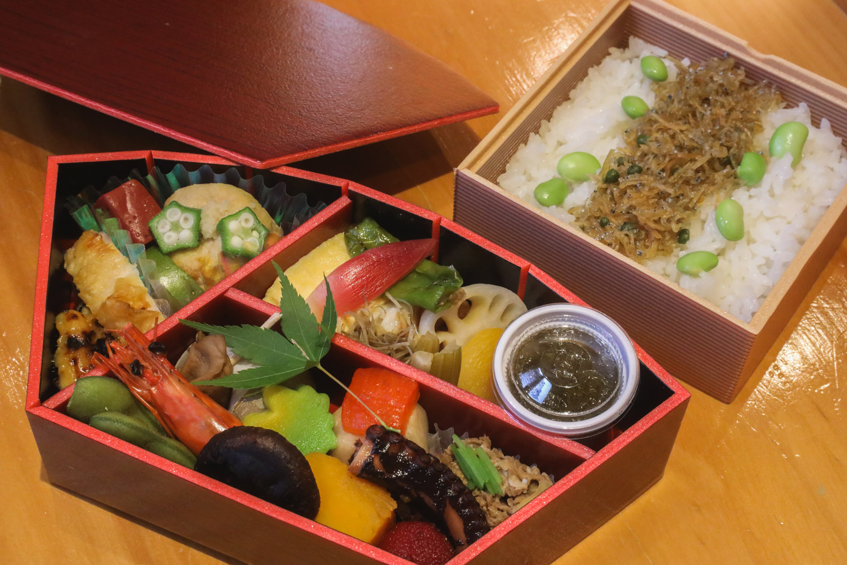 未使用　　瓢形弁当　五客　共桐箱付き 扇形の折箱できました！ | つきじ 折峰 料理屋さんのパッケージ