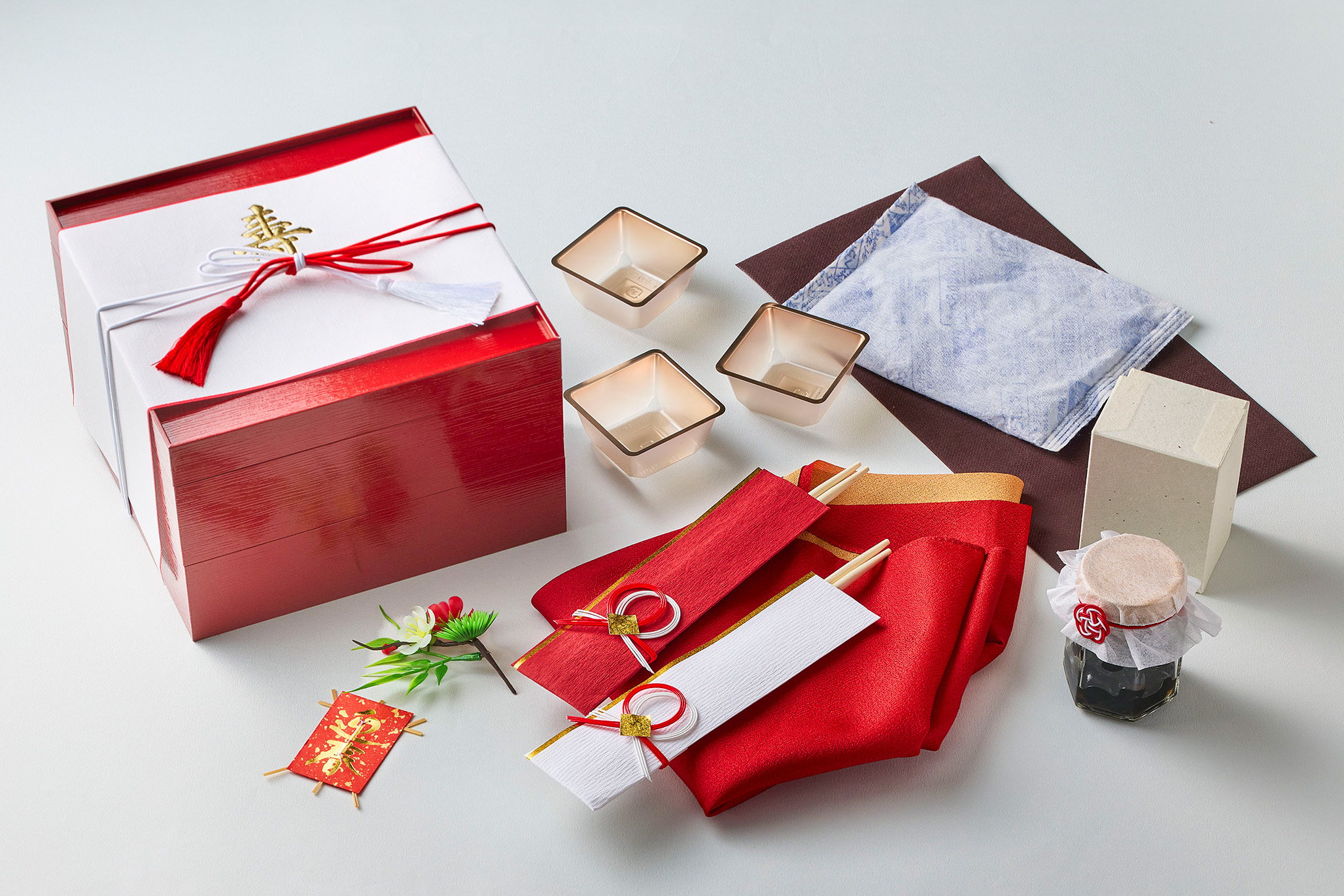 おせち・祝い膳に選ばれる紙重箱7寸1段が、今だけ496円の特別価格