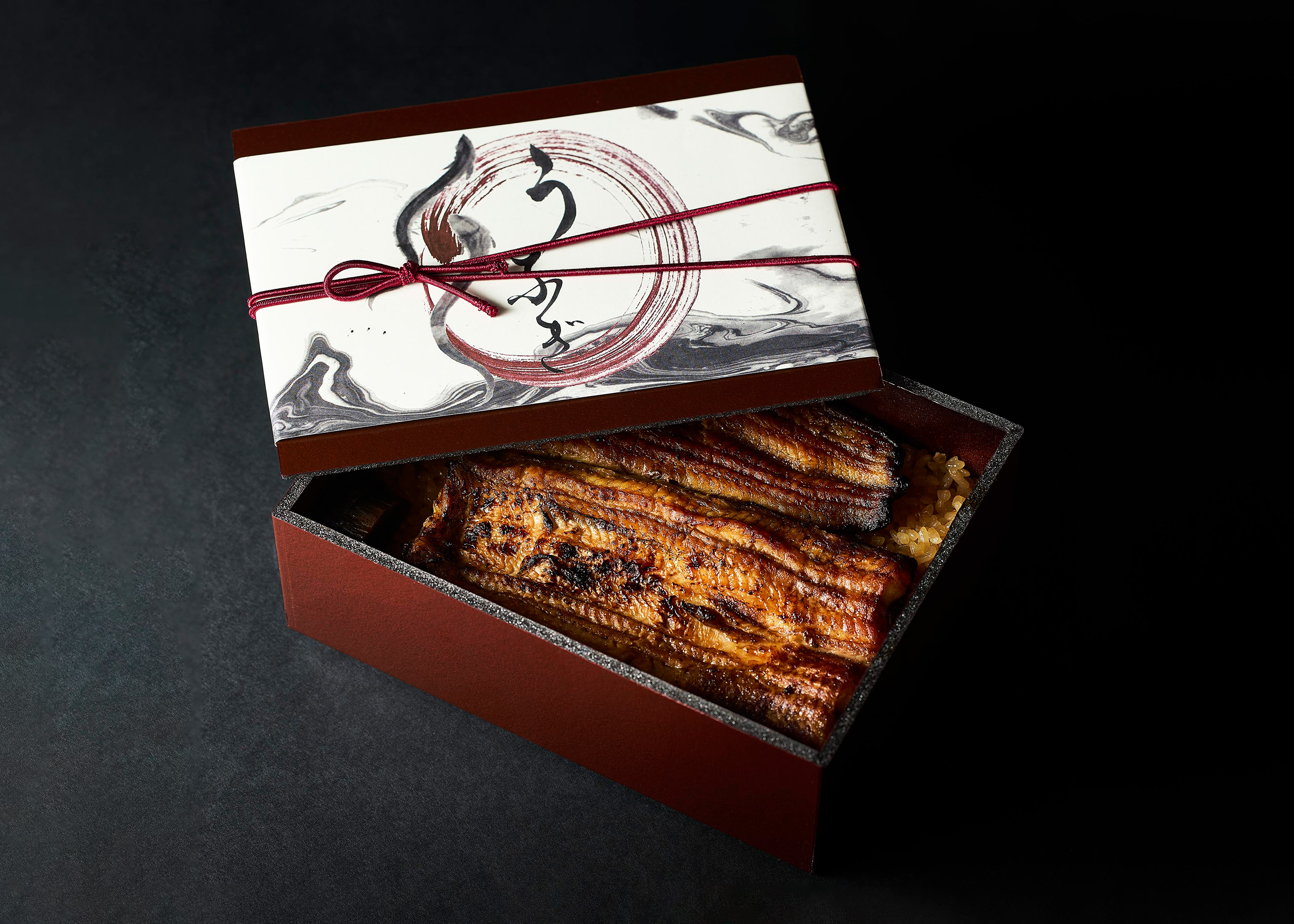 価格も見栄えも機能性も うなぎを引き立てる新容器 | つきじ 折峰 料理